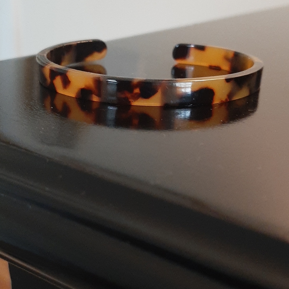 Tortoise shell cuffs - Picture 4 of 5